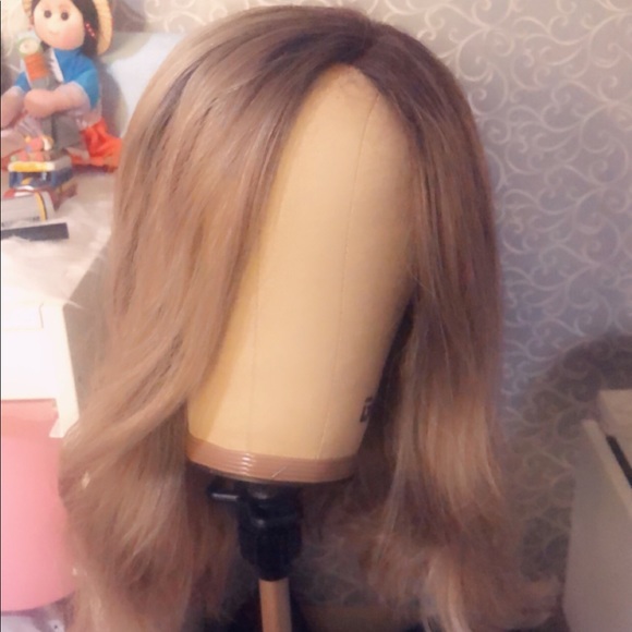 Synthetic ash grey bob - Picture 1 of 3